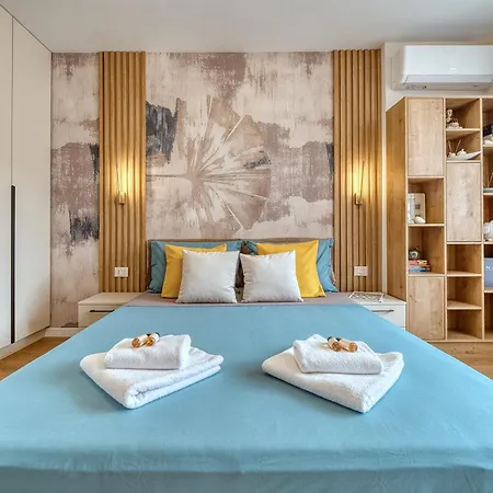 Desire Luxury With Private Garage In Várna