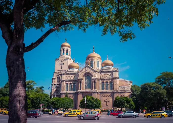 Daire Desire Luxury Apartment - City Center & Sea Garden