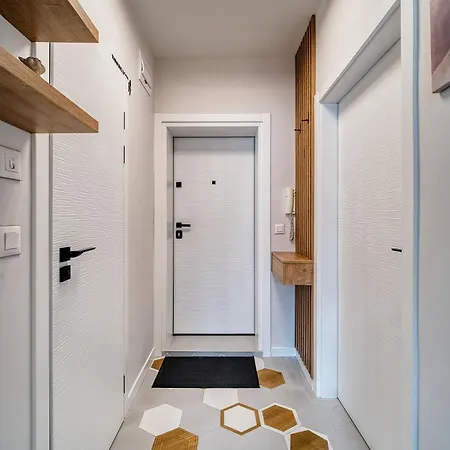 Desire Luxury With Private Garage In